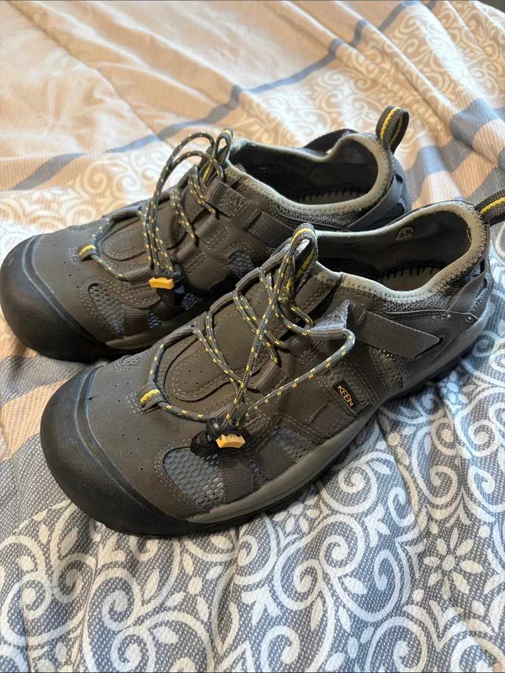 KEEN McKenzie Shoes Men's Size 9.5 Outdoor Black/Gray Waterproof Performance